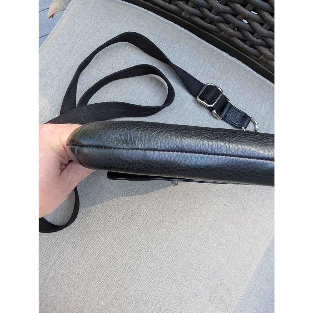 Pebble Leather Black Crossbody with Front Pouch EUC - Picture 4 of 10
